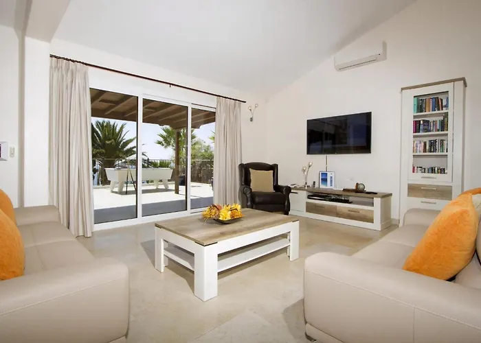Stunning Seaview Casa Tosco 5 Bedroom Pool Table Puerto del Carmen (Lanzarote)